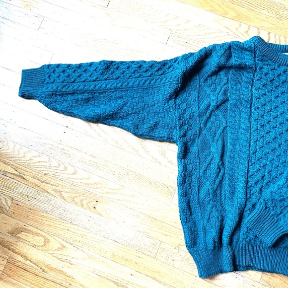 Western Island Emerald 100% Merino Wool Sweater - Picture 5 of 12